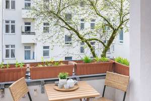 Mittendrin und doch ganz ruhig: 2 Zimmer mit Balkon im SF, 2. OG, saniert & idyllisch – Die vollständige Adresse der Immobilie erhältst du vom Anbieter., 10439 Prenzlauer Berg, Berlin – Vorschaubild 2
