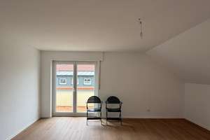 Großzügige 4-Zimmer-DG-Wohnung (110 m²) mit Garage und Einbauküche – Rosenrotweg 19, 70567 Möhringen-Süd, Stuttgart – Vorschaubild 4
