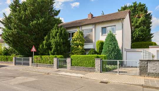 Bild von Großzügiges Zweifamlienhaus mit hochwertiger Substanz in Mühlheim