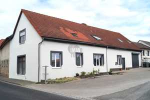 GROSSZÜGIGE RAUMFREUDE MIT EINLIEGERWOHNUNG, MODERNEN BÄDERN UND NATURNAHER LAGE – Schmalkalden-Meiningen (Kreis) – Vorschaubild 1