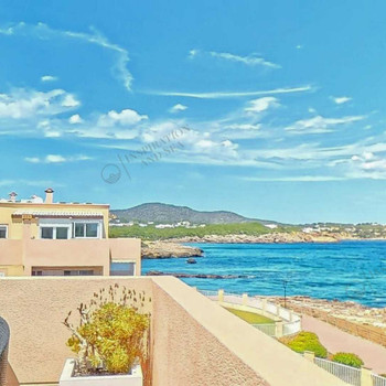 Wohnung mit großen Terrassen am Meer in Sant Carles, Ibiza