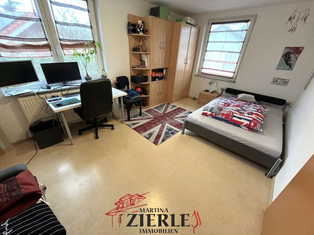 Immobilie in Gingen an der Fils - Raumwunder! Gepflegte Doppelhaushälfte mit großer Terrasse, Balkon, Keller, Hobbyraum u. Einbauküche - Bild 4