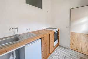 HELLE UND SPANNENDE  ALTBAUWOHNUNG MIT DIELENBODEN! ZENTRAL UND RUHIG GELEGEN! PROVISIONSFREI! – Nazarethkirchstr. 42, 13347 Berlin – Vorschaubild 5