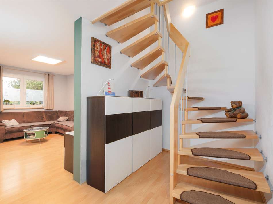 Wohnbereich und Treppenhaus EG