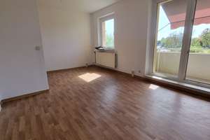 Schöne 3-Zimmer-Wohnung mit Balkon / Aufzug – Karl-Jänecke-Str. 10, 39218 Schönebeck (Elbe) – Vorschaubild 2