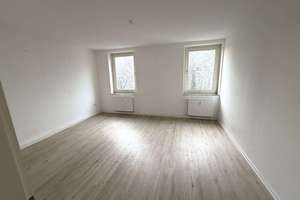 ⭐🏠3erWG-GEEINGNET-Gepflegte Wohnung mit Laminat,2 Bädern, Wohnküche, Duschbad & Balkon⭐🏠