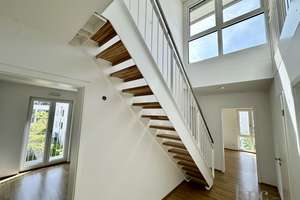 Penthouse-Wohnung über 2 Etagen mit 50m² Dachterrasse! 2 Bäder! Top-EBK! S-Bahn! Wie neu! – Gret-Palucca-Weg 6, 81245 Altaubing, München – Vorschaubild 3