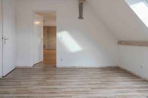 Wohnen, Vermieten oder Kombinieren – Haus mit Einliegerpotenzial und Entwicklungschancen – Die vollständige Adresse der Immobilie erhältst du vom Anbieter., 90766 Unterfarrnbach, Fürth – Vorschaubild 3