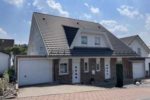 Neuwertiges Zweifamilienhaus in ruhiger, zentraler Lage von Kreuztal! – Die vollständige Adresse der Immobilie erhältst du vom Anbieter., 57223 Kreuztal – Vorschaubild 2