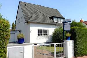 VON POLL BAD HOMBURG: Freistehendes Einfamilienhaus in bester Wohnlage Nähe Tannenwald – Die vollständige Adresse der Immobilie erhältst du vom Anbieter., 61348 Bad Homburg vor der Höhe – Vorschaubild 1