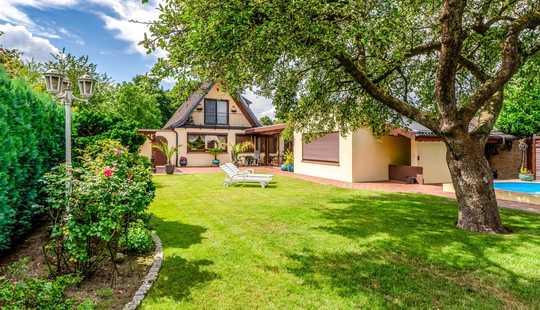 Bild von Gepflegtes Einfamilienhaus mit traumhaftem Garten, Wintergarten und Pool in ruhiger Osterholzer Lage