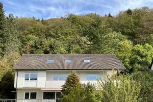 Geräumige Villa mit Einliegerwohnung in Panoramawohnlage mit großer Terrasse/ Loggia