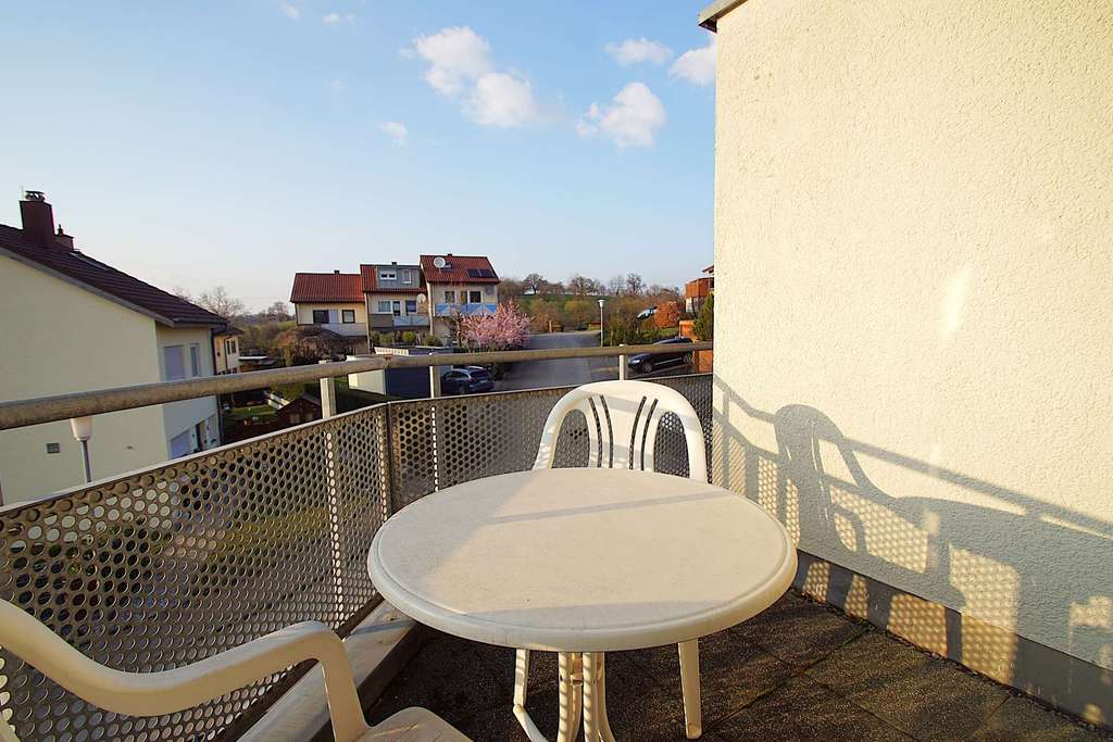 Immobilie in Beuren - Gepflegte 1,5-Zimmer-Wohnung mit Balkon in ruhiger Lage - Bild 4