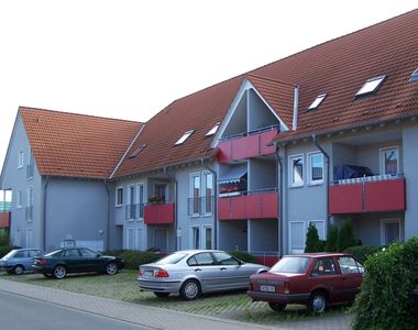 Top aufgeteilt: 3-Zimmer-DG-Wohnung mit Einbauküche und Oberboden