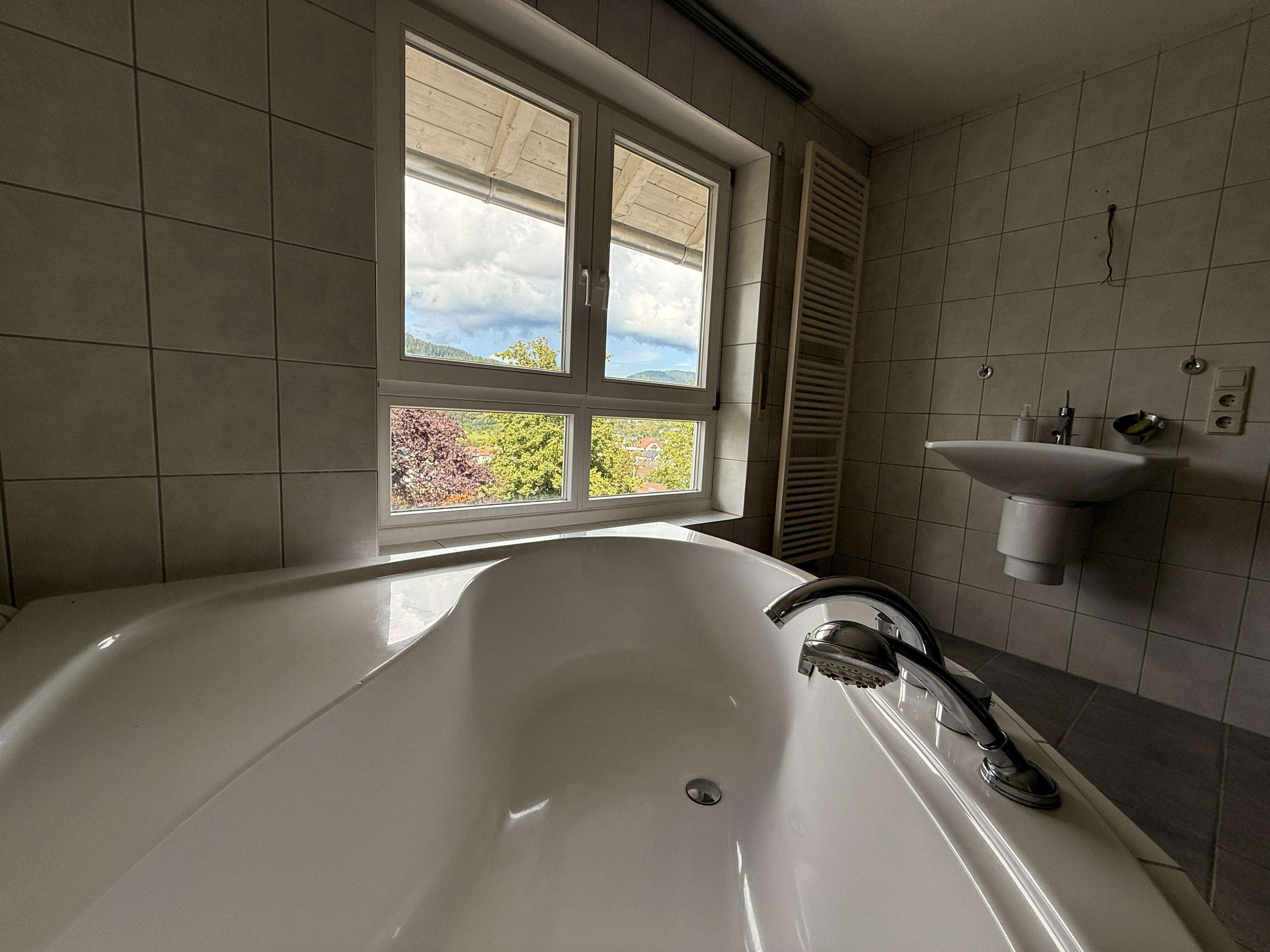 Immobilie in Hausach - Ein Zuhause zum Wohlfühlen – helles Reihenhaus mit Kachelofen, Balkon und lichtdurchflutetem Studio  - Bild 4