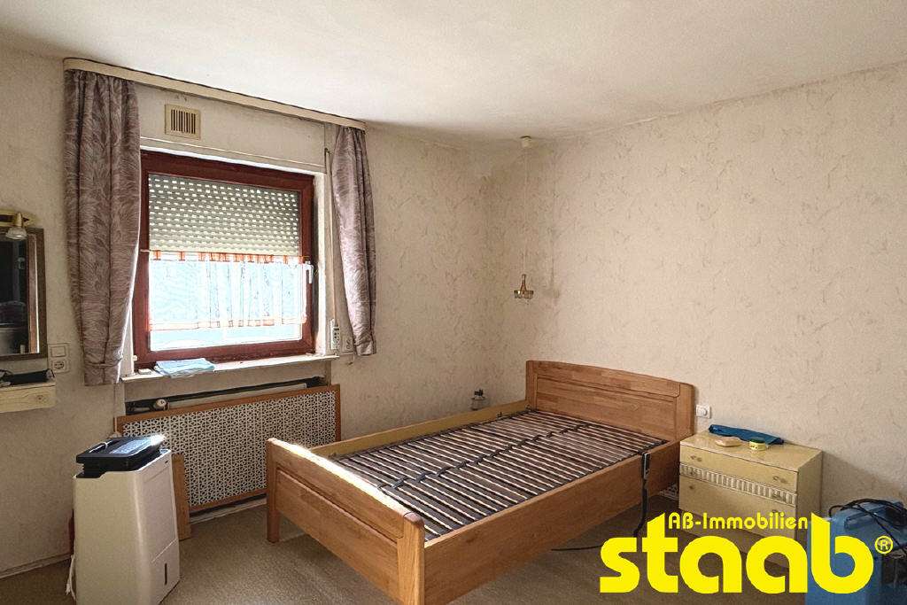 Immobilie in Mainaschaff - SANIERUNGSBEDÜRFTIGES 1-2 FAMILIENHAUS MIT TERRASSE, GARTEN UND GARAGE IN SEHR GUTER LAGE VON  - Bild 5