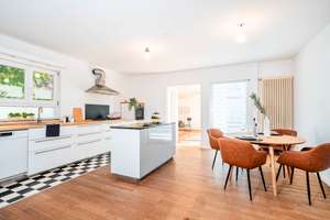 STILVOLLE VILLA - Charmante Villa in ruhiger und zentraler Lage in Singen – Die vollständige Adresse der Immobilie erhältst du vom Anbieter., 78224 Singen (Hohentwiel) – Vorschaubild 4