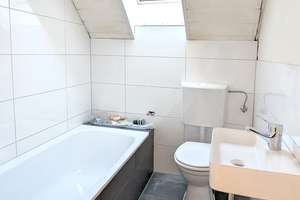 Schicke Dachgeschosswohnung mit Einbauküche in gepflegtem Wohnhaus! – Die vollständige Adresse der Immobilie erhältst du vom Anbieter., 51145 Urbach, Köln – Vorschaubild 4