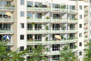 Von privat, provisionsfrei, zentral, neuwertig. 3-Zr., Balkon, EBK, Tiefgarage, Fahrradkelller