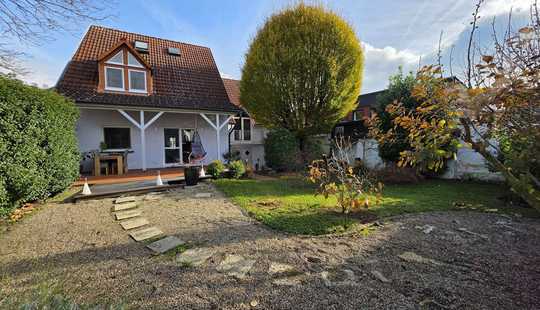 Bild von Zwei Häuser – ein Grundstück – vielseitiges Wohnen in Schöneck-Büdesheim!