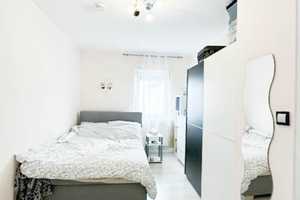 Anfragen per E-mail: Wohnen auf Zeit - 3 ZKB mit Balkon für 1 Jahr – Hofackerstr.  24, 86179 Augsburg – Vorschaubild 4