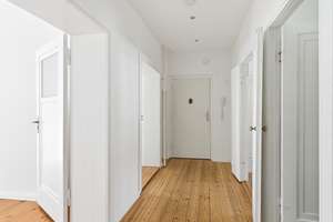 Bezugsfreie 3-Zimmer-Wohnung mit Fahrstuhl im beliebten Friedenau – Die vollständige Adresse der Immobilie erhältst du vom Anbieter., 12159 Schöneberg, Berlin – Vorschaubild 2