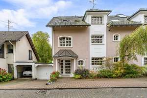 Traumhafte Doppelhaushälfte mit Einliegerwohnung, Sauna und Kamin! – Die vollständige Adresse der Immobilie erhältst du vom Anbieter., 42651 Solingen-Mitte, Solingen – Vorschaubild 1