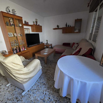 Zentrale, ausgestattete und bezugsfertige Wohnung