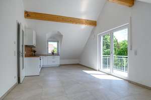 Moderne 2-Zimmer-DG-Wohnung im Grünen mit Süd-Balkon und EBK in Allach