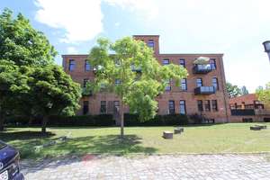 Bezugsfrei! Komfortable 2-Zimmer-Wohnung mit Balkon und Einbauküche.