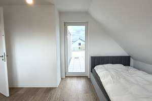 Geräumige und helle 5-Zimmer-Maisonette-Wohnung mit Balkon und Stellplatz – Die vollständige Adresse der Immobilie erhältst du vom Anbieter., 70599 Birkach-Süd, Stuttgart – Vorschaubild 9