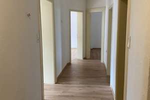3 Zimmer Kueche Bad / Balkon  Flur / Keller ( Garage möglich) – Poststraße 45, 66333 Völklingen – Vorschaubild 3