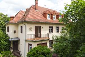 +++ Herrschaftliche Stadthaushälfte am Großen Garten mit außergewöhnlichem Entwicklungspotenzial +++
