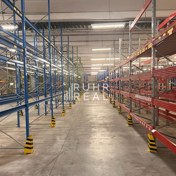 Ebenerdige Lagerhalle mit Schmalgangregalsystem in Köln zu mieten