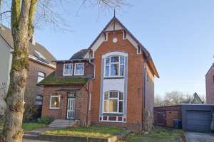 Repräsentative Jugendstil-Stadtvilla im Dichterviertel von Itzehoe
– großzügiges Familienanwesen mi – Die vollständige Adresse der Immobilie erhältst du vom Anbieter., 25524 Itzehoe – Vorschaubild 13