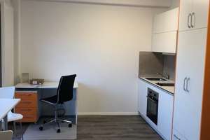 Voll möblierte Wohnung mit großem Balkon in zentraler Lage (Karlsruhe Innenstadt-West)