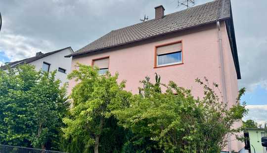 Bild von Renovierungsbedürftiges 3-Familienhaus mit guter Substanz am Feldrand in Schöneck