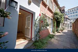 Liebhaberstück im Schnoor – Denkmalgeschütztes Reihenhaus mit Seele – Die vollständige Adresse der Immobilie erhältst du vom Anbieter., 28195 Altstadt, Bremen – Vorschaubild 1