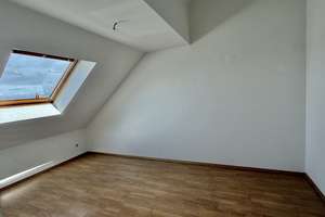 Über den Dächern von Nürnberg: 2-Zimmer-Dachgeschosswohnung mit Kamin, Dachloggia & Weitblick – Die vollständige Adresse der Immobilie erhältst du vom Anbieter., 90441 Hohe Marter, Nürnberg – Vorschaubild 9