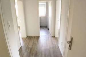 Helle 3-Zimmer-Wohnung mit Tageslichtbad, Terrasse und Weitblick über den Stuttgarter Talkessel – Plettenbergstr. 30, 70186 Gaisburg, Stuttgart – Vorschaubild 9