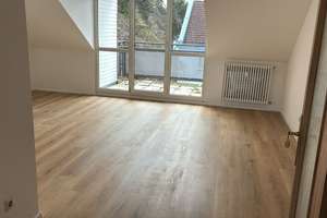 Schöne DG-Wohnung und zu Fuß in die Innenstadt bummeln! – Bergstr. 40a, 79539 Lörrach – Vorschaubild 1