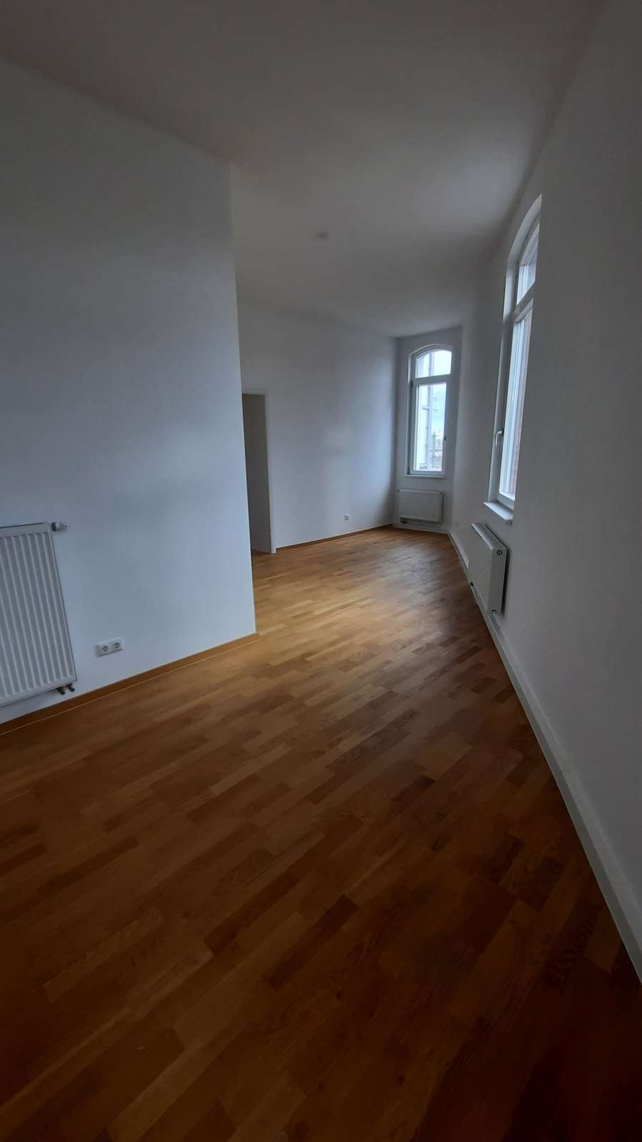 Große und moderne 2-Zimmer-Wohnung mit Balkon in Erfurt