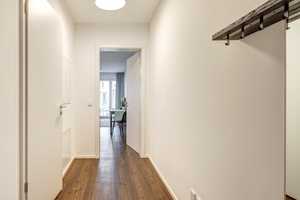 Stilvoll möbliertes, geräumiges 1-Zimmer-Apartment mit EBK und Balkon in Schwabing, München – Leopoldstr. 204, 80804 München – Vorschaubild 11