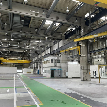 Vielseitige Lager- und Produktionsflächen | 80 to. Kranbahn | 24/7