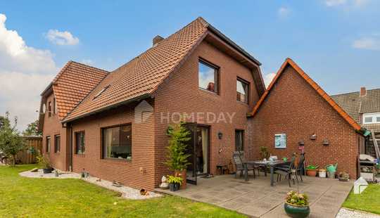 Bild von Idyllisches Einfamilienhaus mit großem Grundstück und stilvollem Interieur in ruhiger Lage