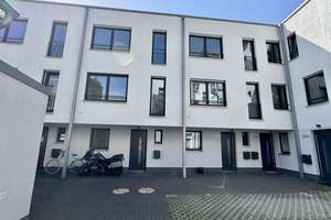 Exklusives und geräumiges Townhouse in ruhigem Hinterhof mitten in Flingern