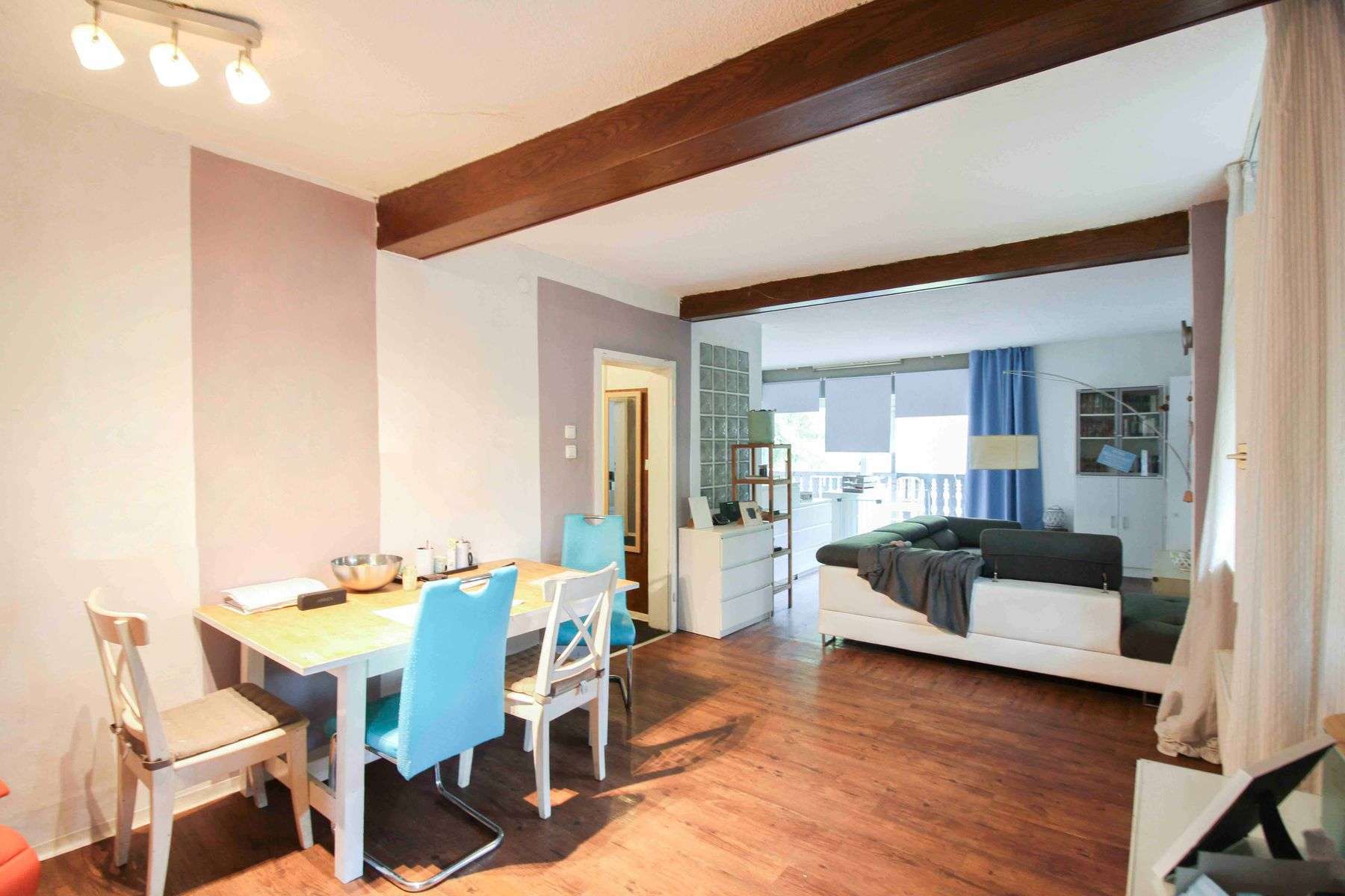 Wohnen unterhalb der Burg - mit Garten, 2 Garagen und weiteren Stellplätzen, Lahn Dill Kreis – Bild 4