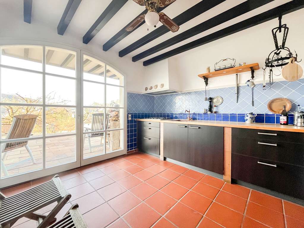 Immobilie in Mömlingen - Außergewöhnliches Split-Level-Einfamilienhaus mit Einliegerwohnung, Terrassengarten und Doppelgarage - Bild 3