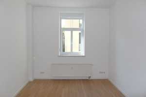 Ab sofort zu haben: Kleine Singlewohnung mit Laminat, Küchenbereich im Vorraum und Bad mit Dusche – Adlergasse 13, 1067 Dresden – Vorschaubild 1