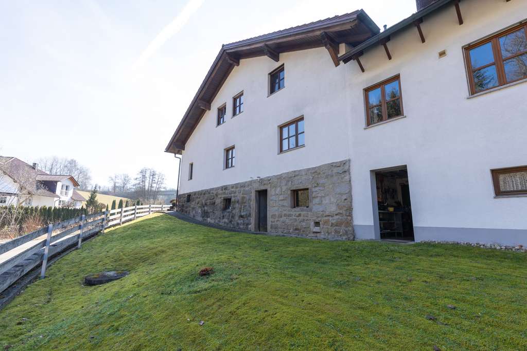 Immobilie in Hutthurm - Mehrfamilienhaus-ideal für Familien und Kapitalanleger - Bild 3